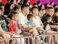 爱游戏官网-比赛现场火爆惊艳，球迷尖叫连连(比赛现场火爆惊艳,球迷尖叫连连打球)