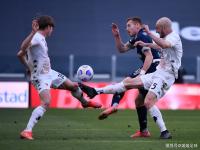 爱游戏入口-尤文图斯主帅赞扬球队表现，迎接挑战