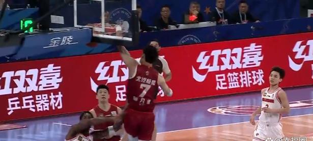 爱游戏体育地址-京粤大战：广东绝杀北京，取得三连胜保持领先的简单介绍