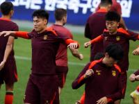 爱游戏官方登录入口-中国足球联赛战况异常激烈，各队球员全力以赴