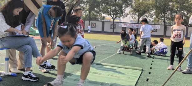 爱游戏体育直播-运动员们奋力拼搏，争夺最终胜利