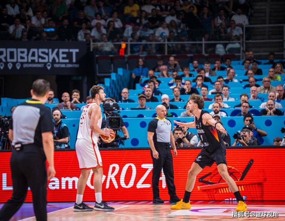 关于欧洲杯篮球赛事现场压轴秀点燃球迷热情的信息