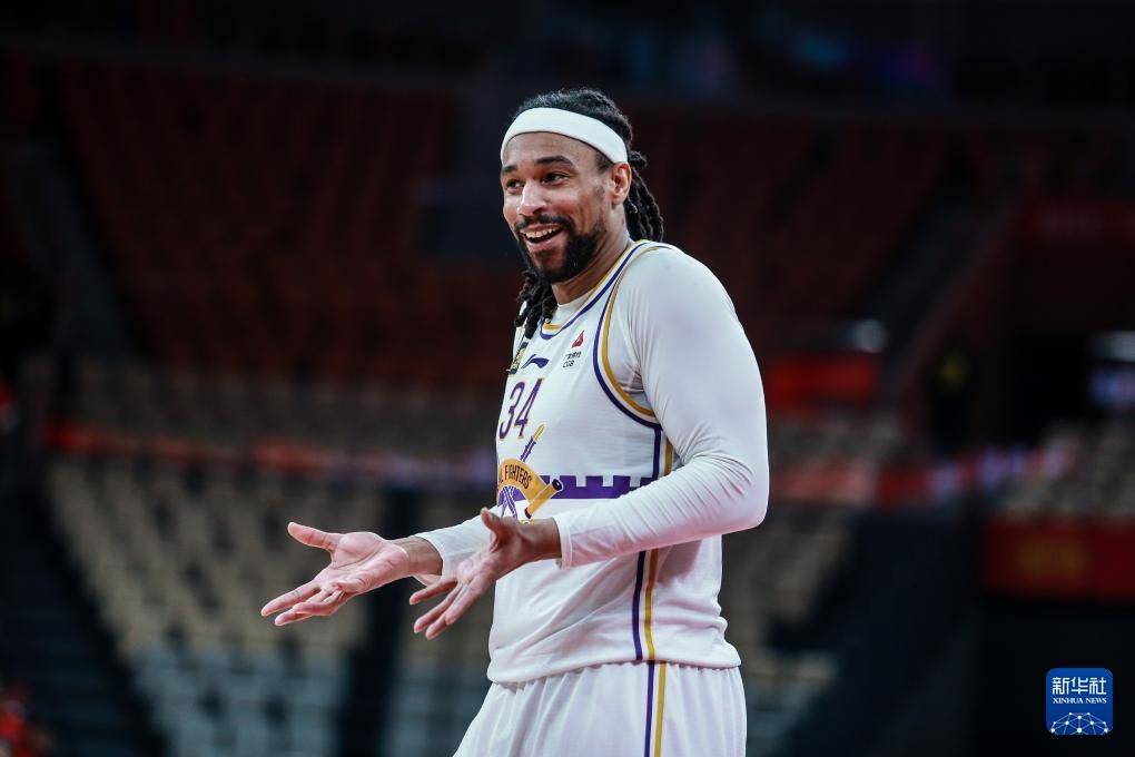 深圳马可波罗换帅冲击季后赛，球迷热议的简单介绍