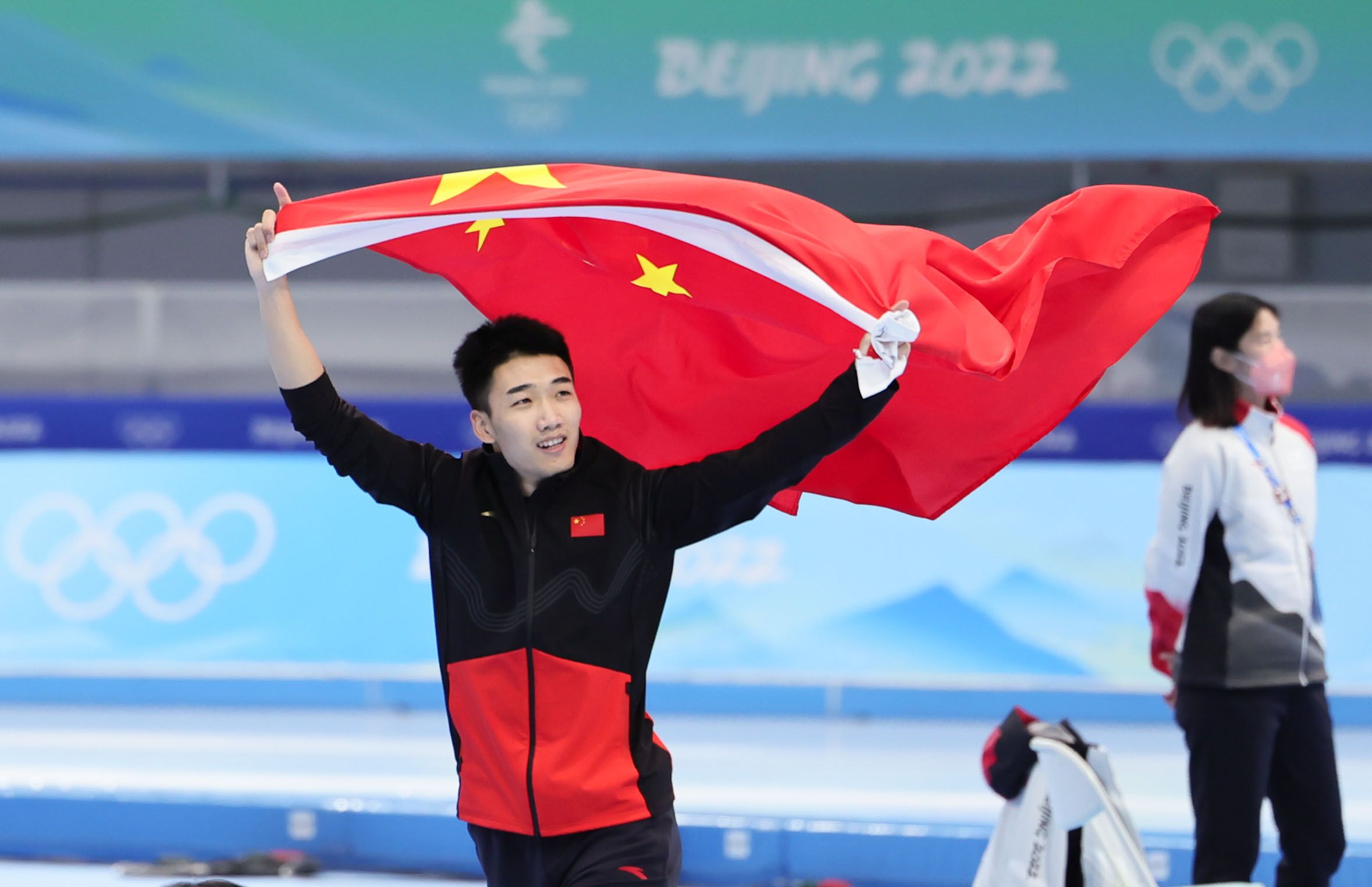 中国运动员展现实力，多次登上领奖台