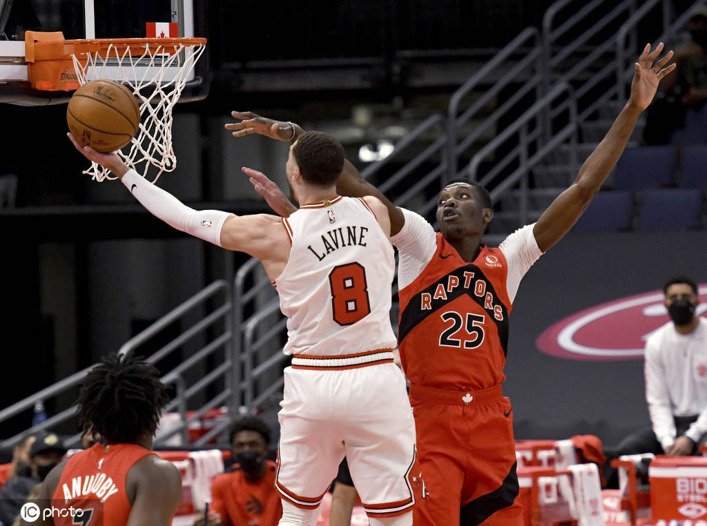 猛龙力克公牛，保持榜首位置