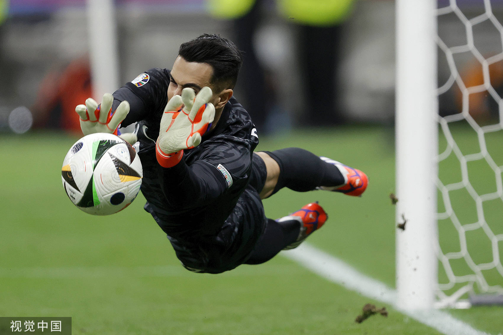 关于苏宁门将扑出点球,帮助球队逆转取胜的信息 关于苏宁门将扑出点球,帮助球队逆转取胜的信息