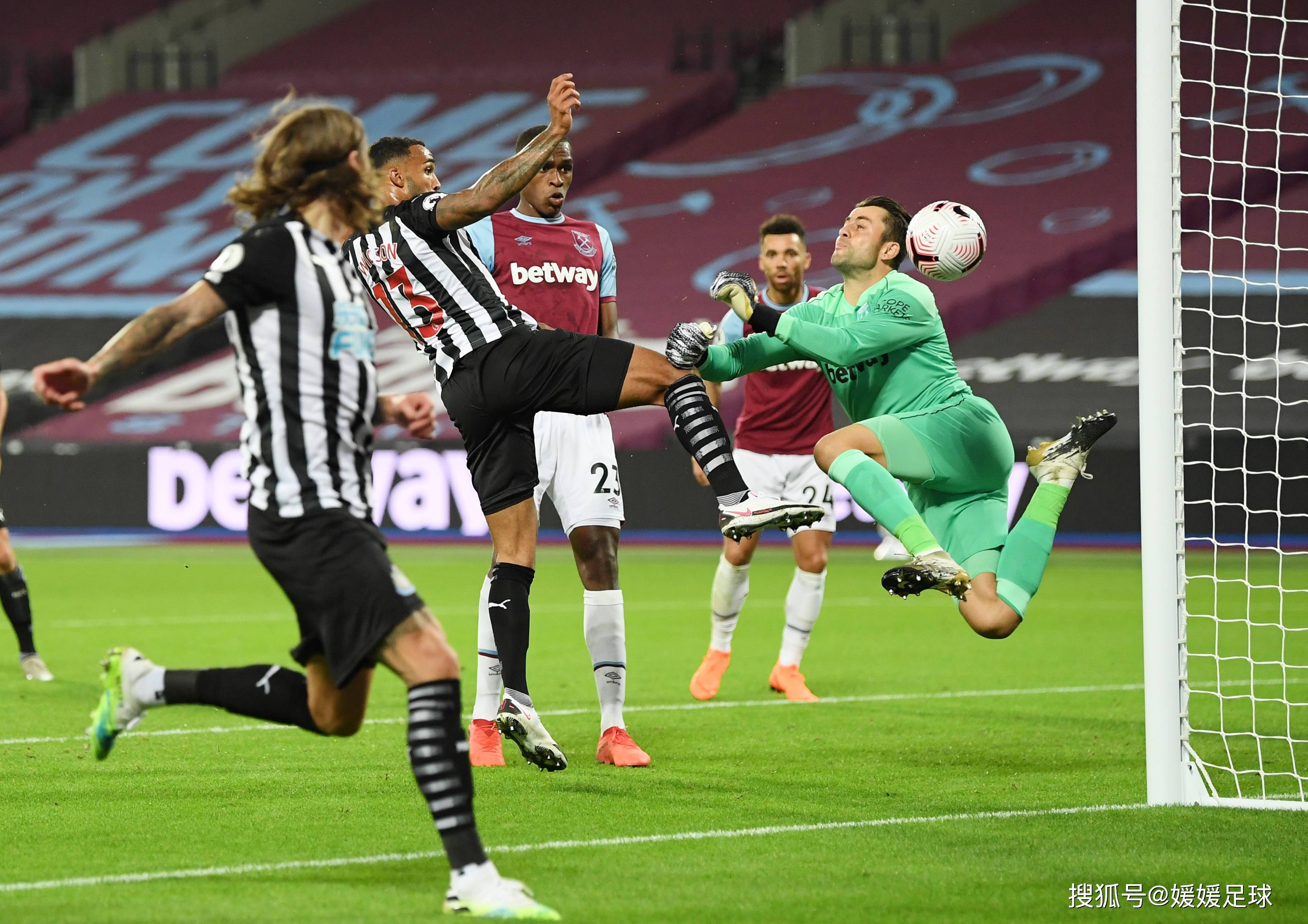 足球明星集结，上演精彩对决