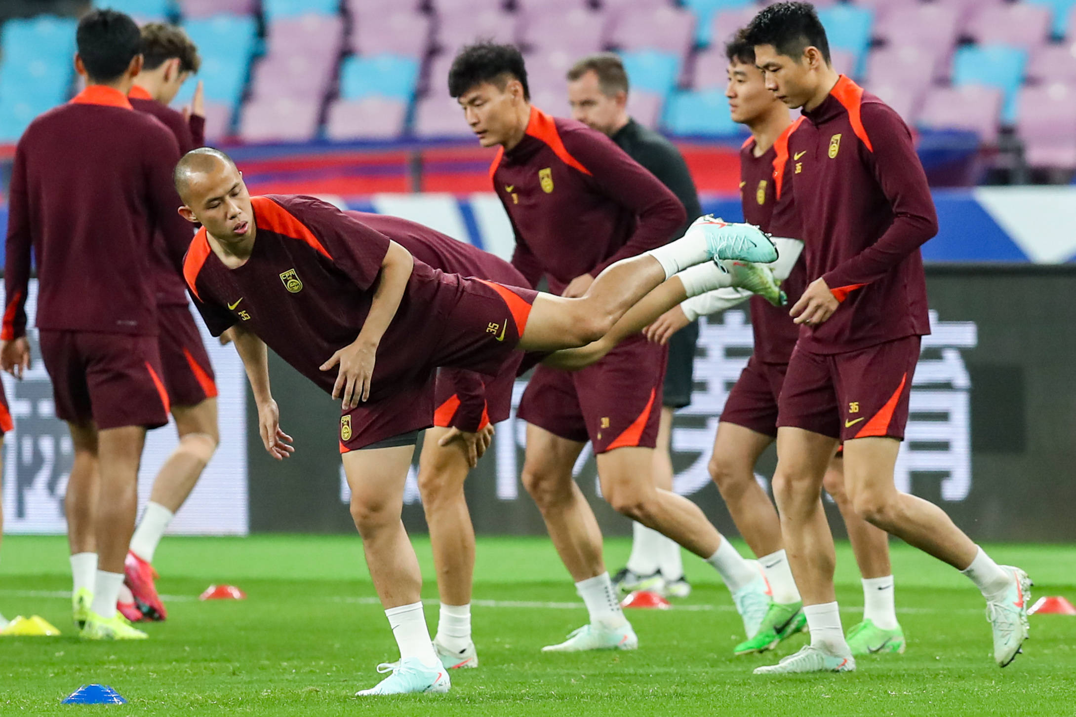 包含塞尔维亚国家队备战重要比赛扎伊博技术全面备战的词条