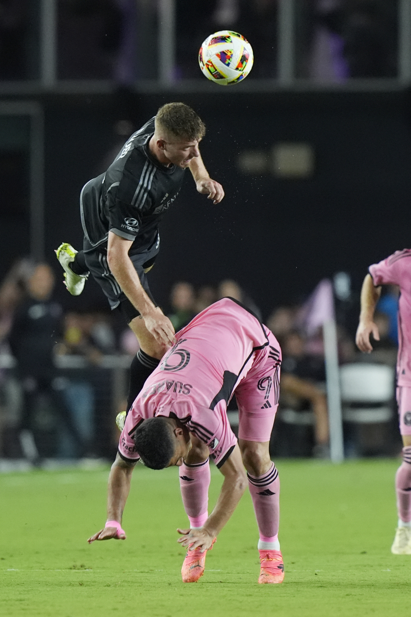 足球赛场上一场令人难忘的比赛精彩球迷