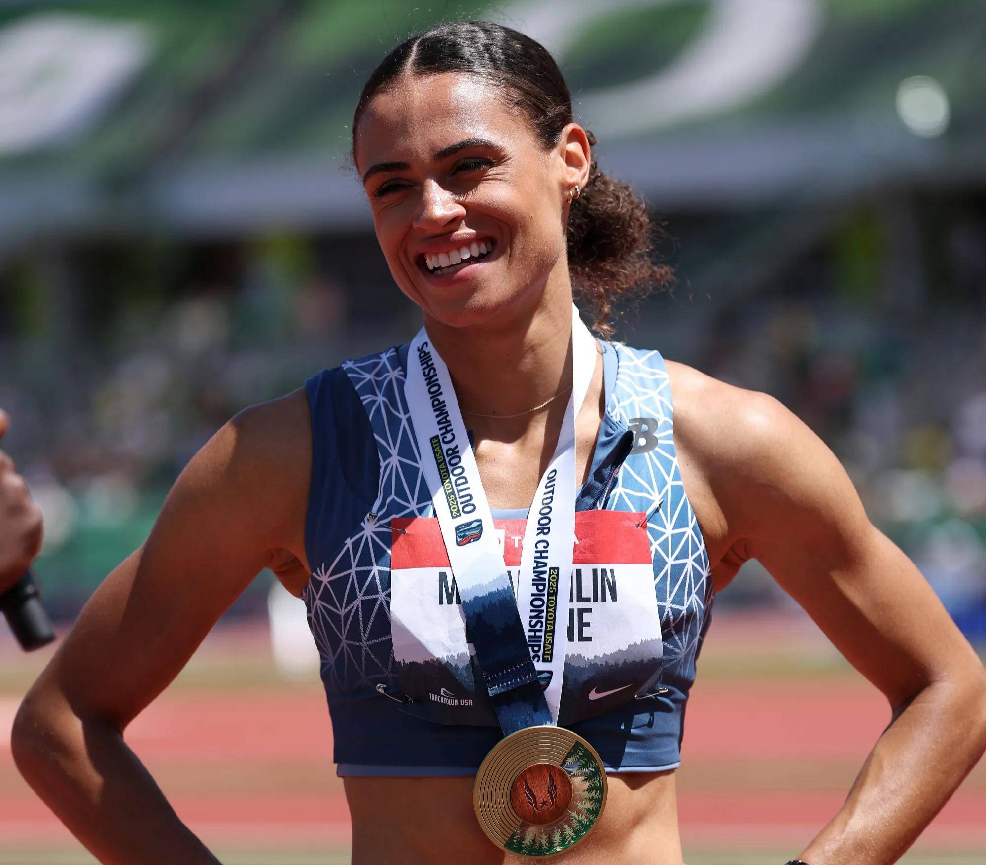 澳大利亚田径运动员刷新百米记录