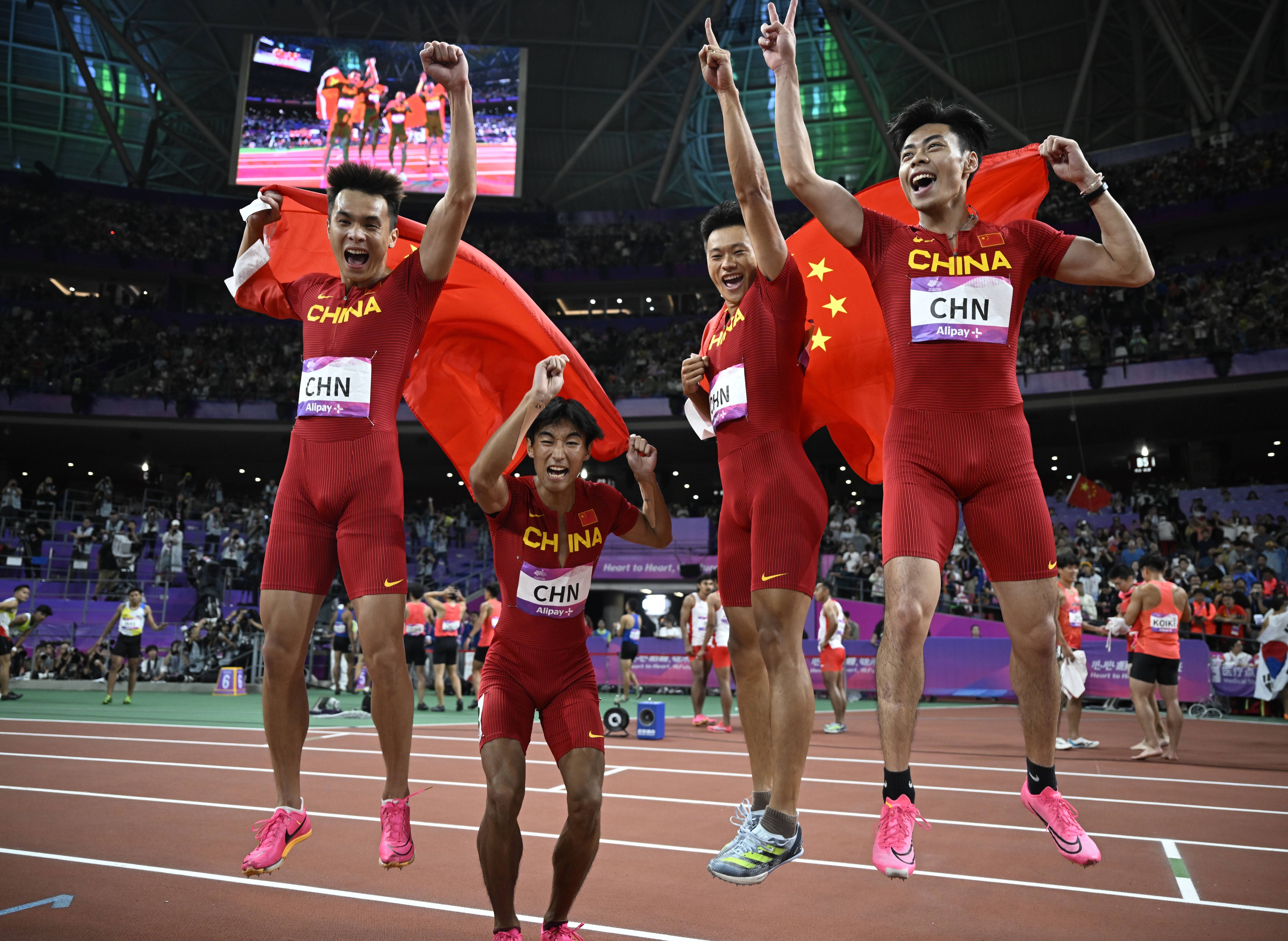 运动员们展现出极高水准，上演激烈角逐